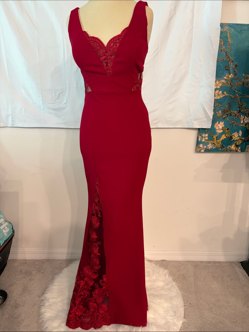 Entry Deep Red Lace-Inset Prom Gown